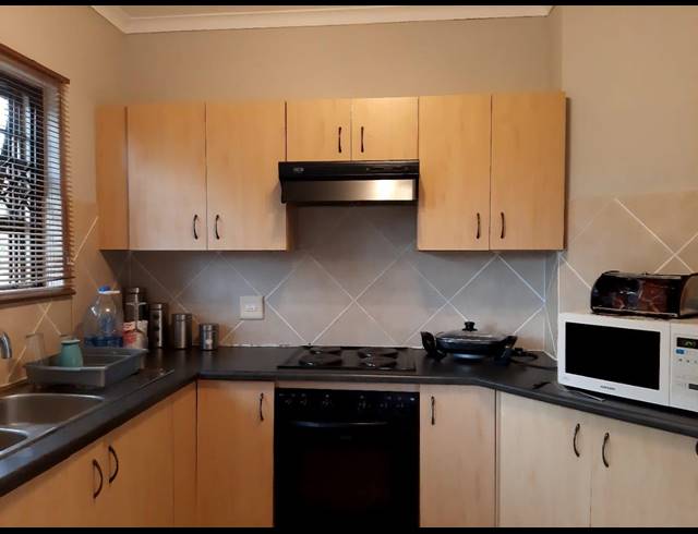 3 BEDROOM TOWNHOUSE RENTED IN BRENTWOOD PARK